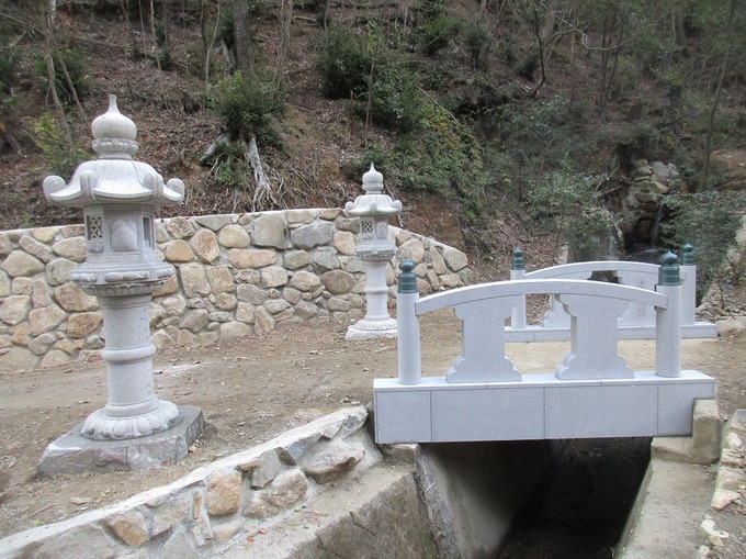 石燈籠　橋石　大縣神社
