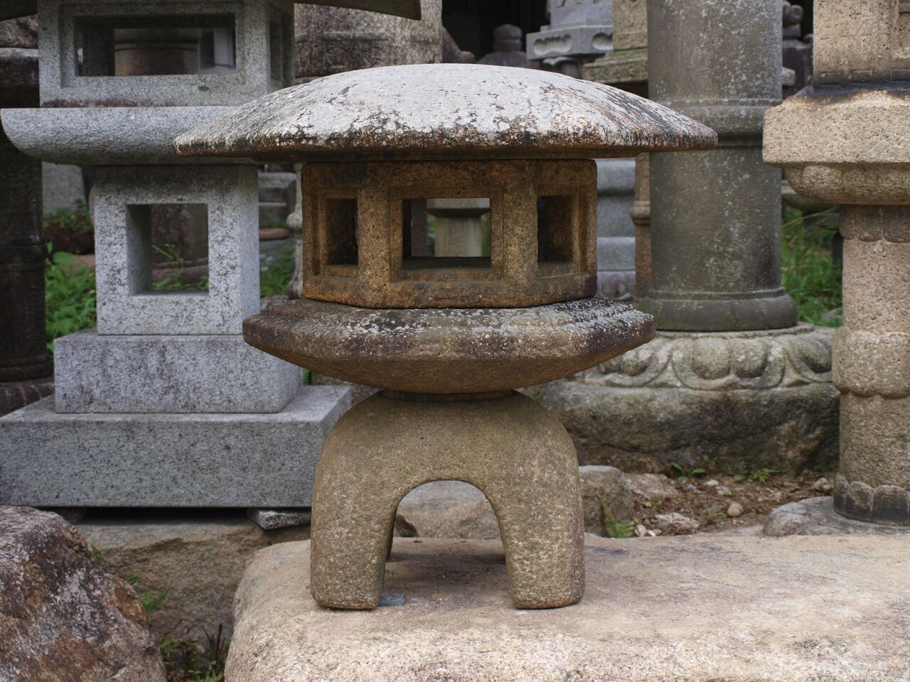 桂雪見の正面向きは？｜灯籠の向き : 岡崎市 老舗石屋㈱杉田石材店の