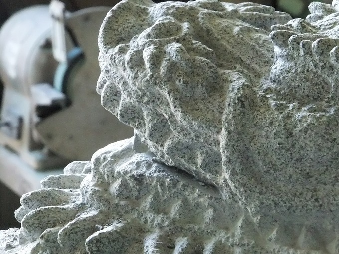 龍の石像　彫刻の工程