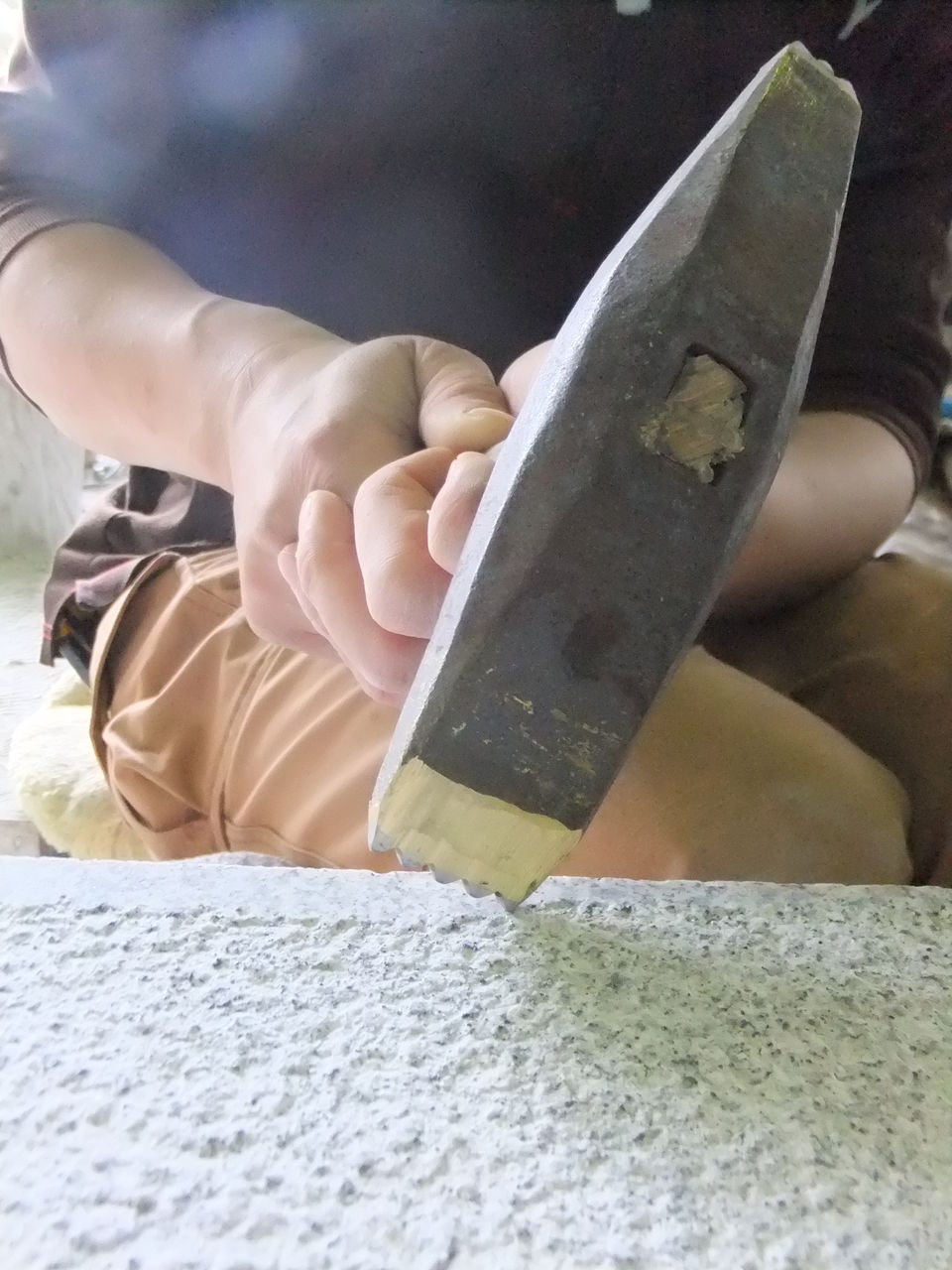 石道具の使い方 ビシャンの手加工 石灯篭 とうろう 庭園造園 神社寺院用石製品 墓石の老舗石屋 杉田石材店 石道具の使い方 ビシャンの手加工 石灯篭 とうろう 庭園造園 神社寺院用石製品 墓石の老舗石屋 杉田石材店