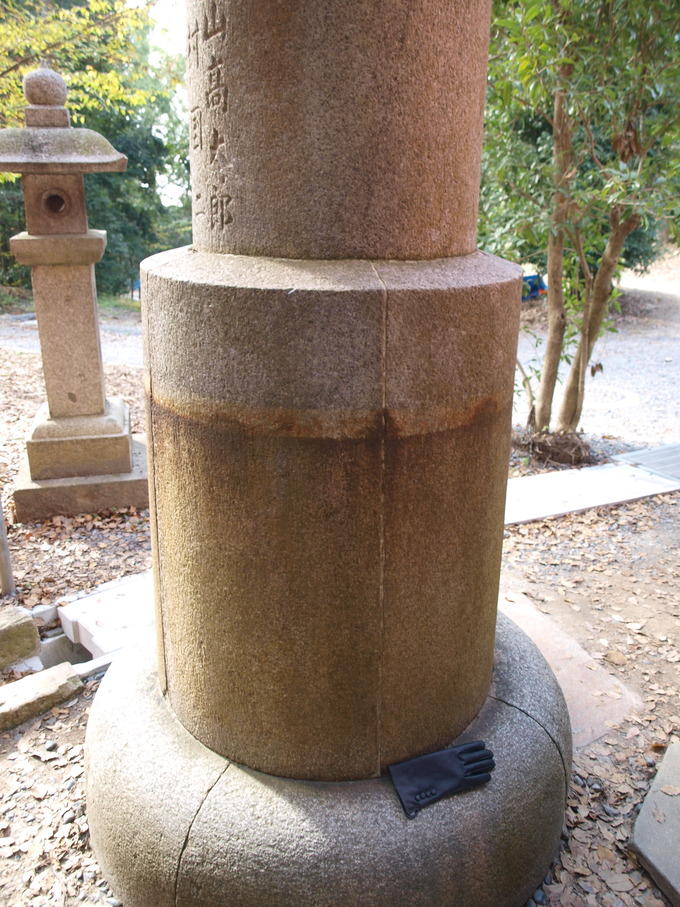 伏見稲荷石鳥居の柱