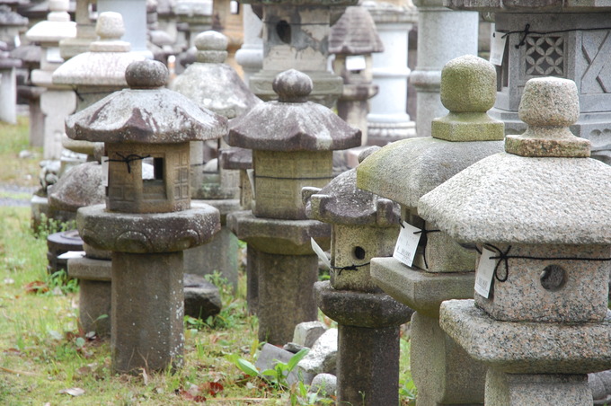 石灯篭展示場