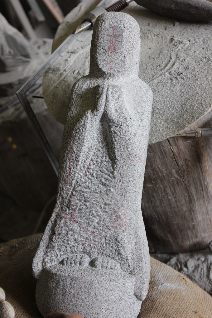 石の地蔵作り方　石仏製作工程