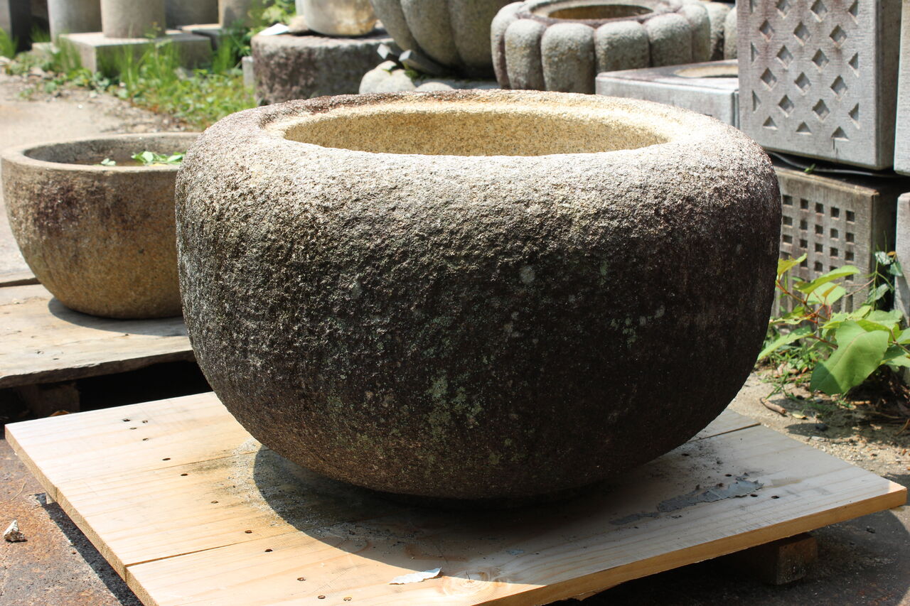 差し金を使った直径の測り方 鉄鉢 てっぱつ 石灯篭 とうろう 庭園造園 神社寺院用石製品 墓石の老舗石屋 杉田石材店