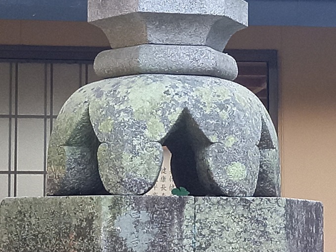 日の出石の灯籠｜鹿の砥鹿神社（愛知県豊川市） (3)