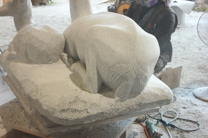 親子なで鹿（砥鹿神社）制作工程｜動物の石像