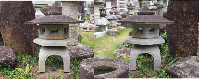 灯篭の立て方 正しい雪見灯籠の正面向き 火袋 石灯篭 とうろう 庭園造園 神社寺院用石製品 墓石の老舗石屋 杉田石材店