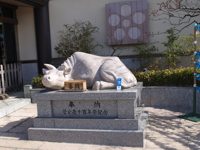 撫で牛|岩津天満宮