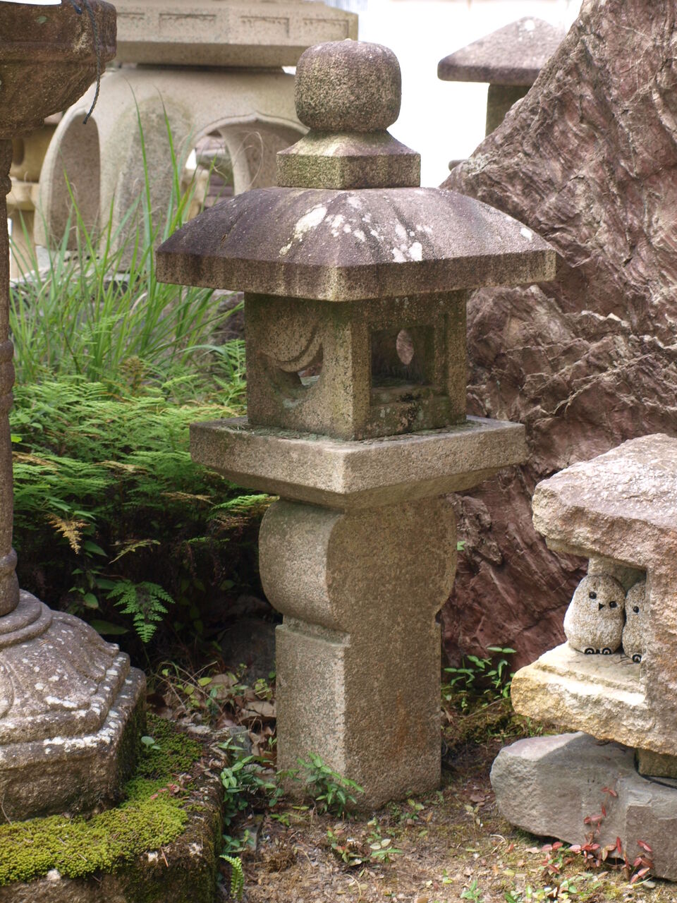 織部灯籠がたくさんある訳|茶庭の定番石灯篭 : 岡崎市 老舗石屋 織部灯籠がたくさんある訳|茶庭の定番石灯篭 : 岡崎市 老舗石屋