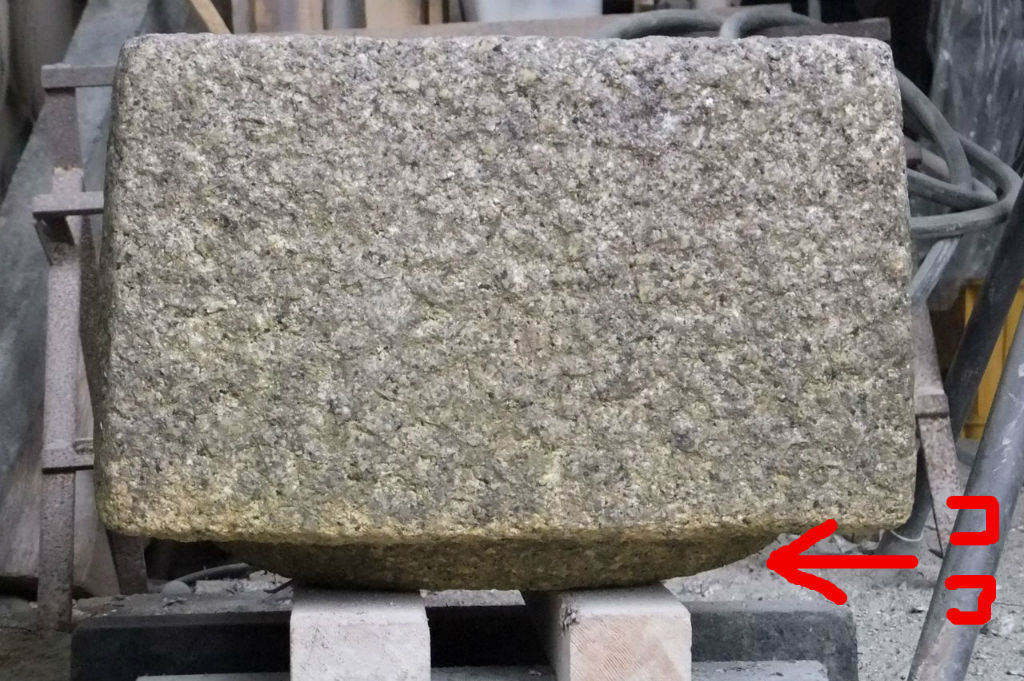 庭用の石製水鉢 枡型水鉢を製作中 その1 : 岡崎市 老舗石屋㈱杉田石材