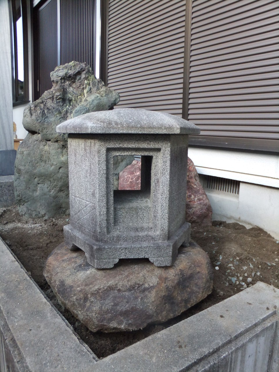 【引き取り限定】　庭石　灯篭　石材　石　ガーデニング　日本庭園 引き取り限定】庭石灯篭石材石ガーデニング日本庭園