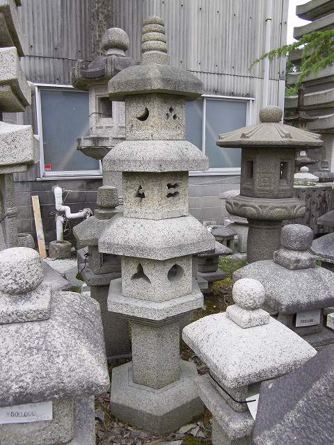 烏丸の塔|石塔