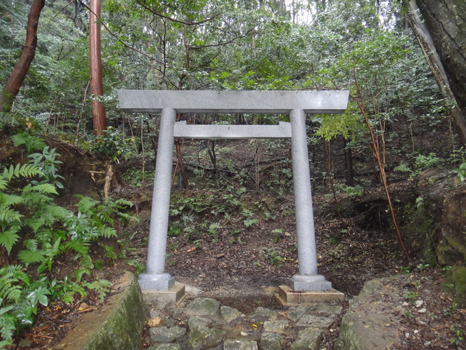 石鳥居の設置工事