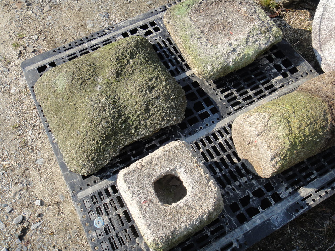 この灯篭を選んだ理由】古びたお庭に合う風合いと味わいのある形