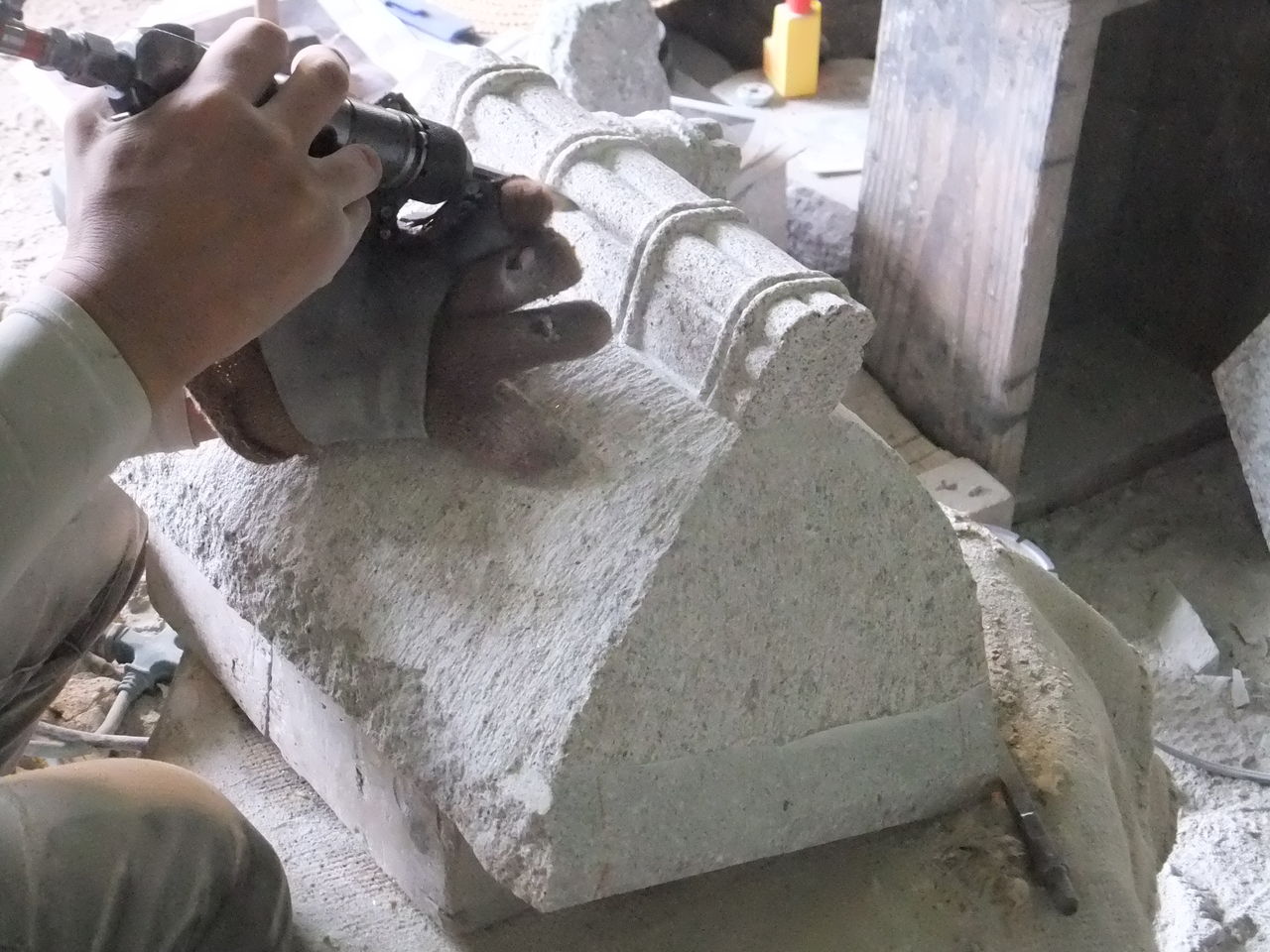 置き灯篭】草屋型を作りました : 岡崎市 老舗石屋㈱杉田石材店のブログ