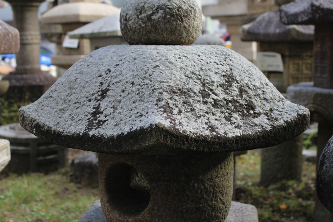 南峰の笠|石灯籠白石ノミ仕上げ