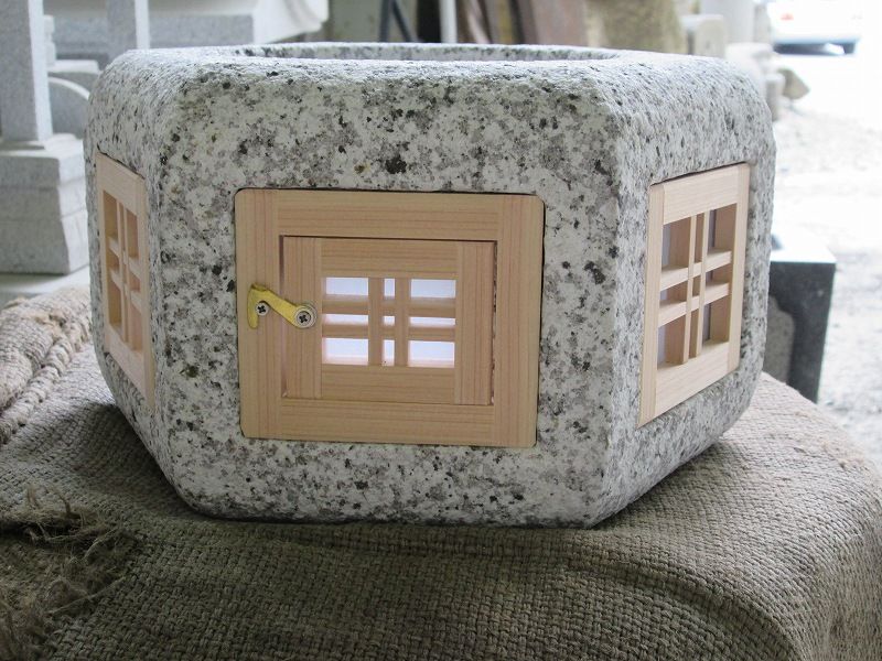 昔の石灯篭の火袋