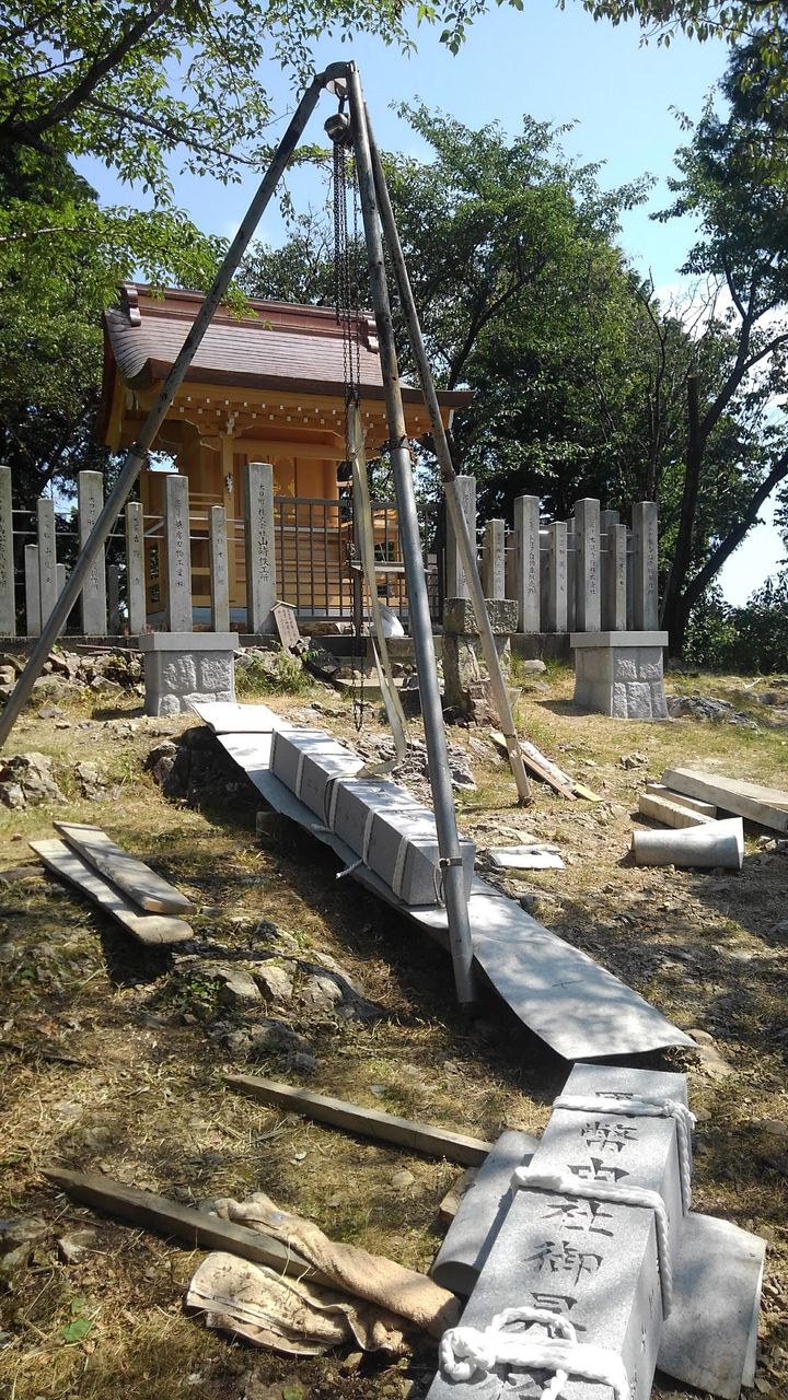 石柱型の記念碑3 三つ又チェーンブロック使い方 石灯篭 とうろう 庭園造園 神社寺院用石製品 墓石の老舗石屋 杉田石材店 石柱型の記念碑3 三つ又チェーンブロック使い方 石灯篭 とうろう 庭園造園 神社寺院用石製品 墓石の老舗石屋 杉田石材店