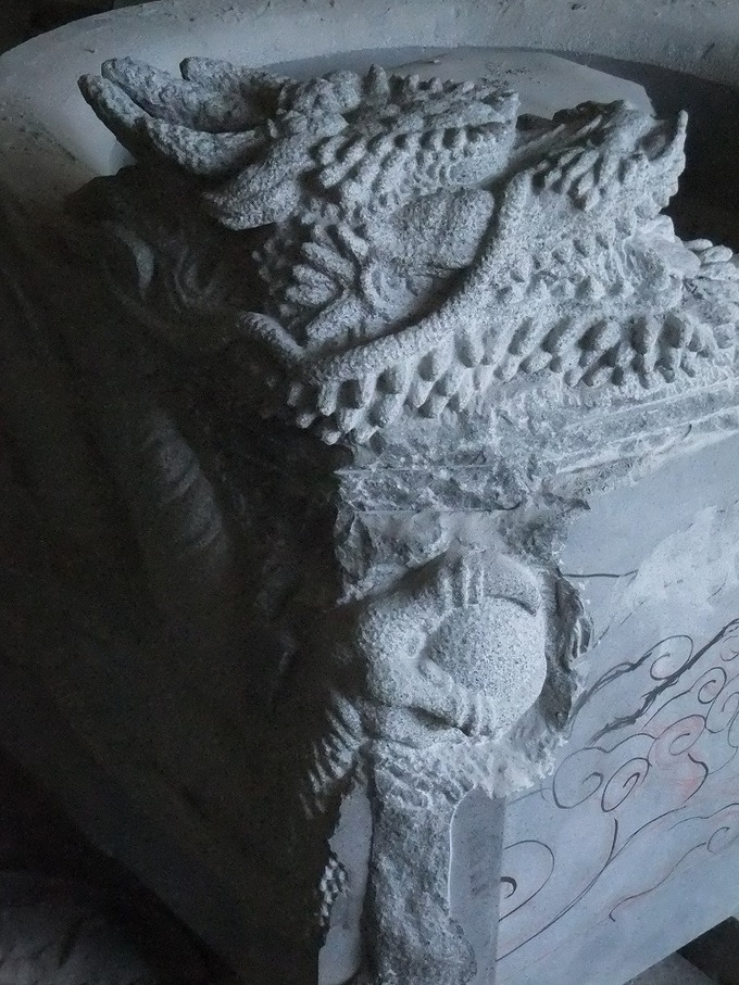 龍の石像　制作工程　顔と手