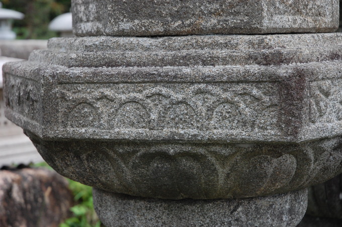 波模様|カボチャの彫刻石灯篭 (1)