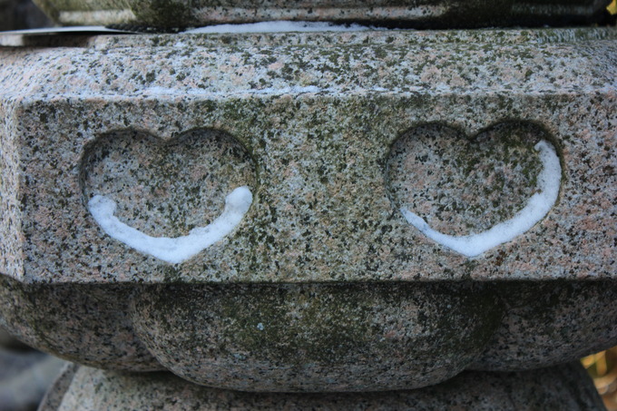 石灯篭（禅導寺）のハートがにっこり