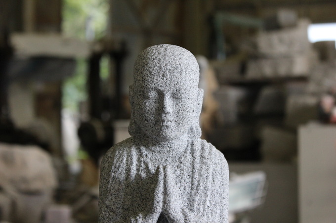 合掌地蔵表情
