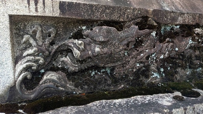 地輪向かって右（龍） (2)