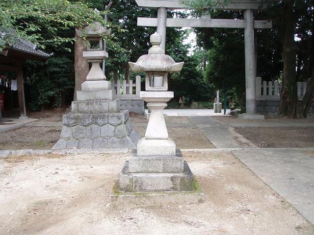 燈籠傾き直し｜神社石灯籠再設置後2