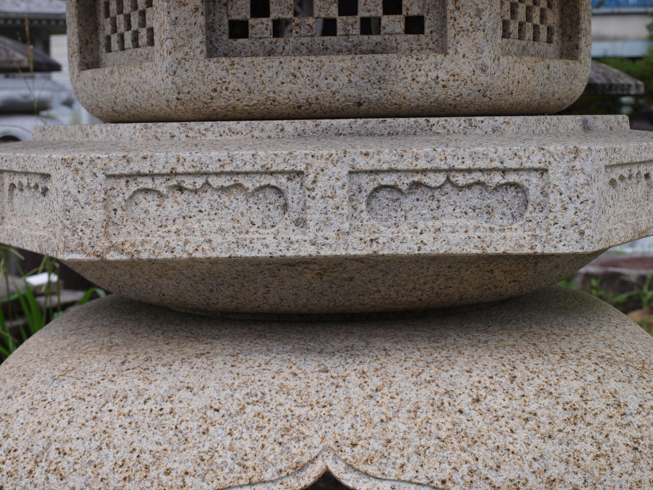 注意！】雪見灯籠の正しい向き｜間違えやすい受の上下 : 岡崎市 老舗