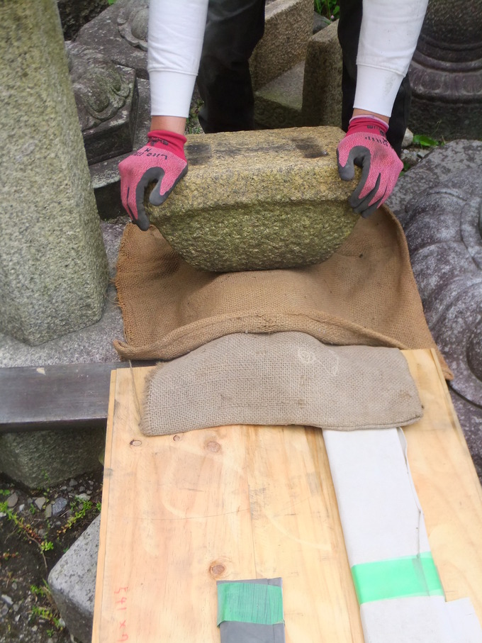 重たい石を人力で運ぶ方法