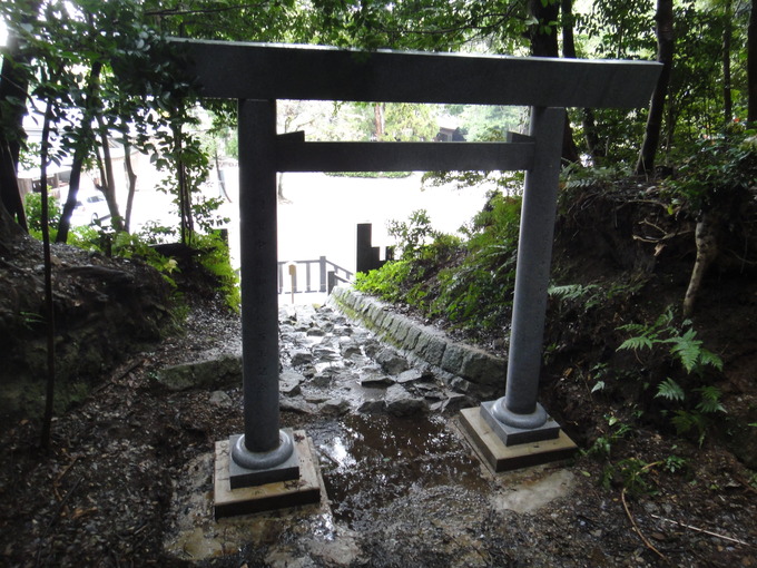 石鳥居の設置工事