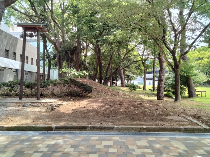 記念碑移設工事|愛知大学豊橋キャンパス