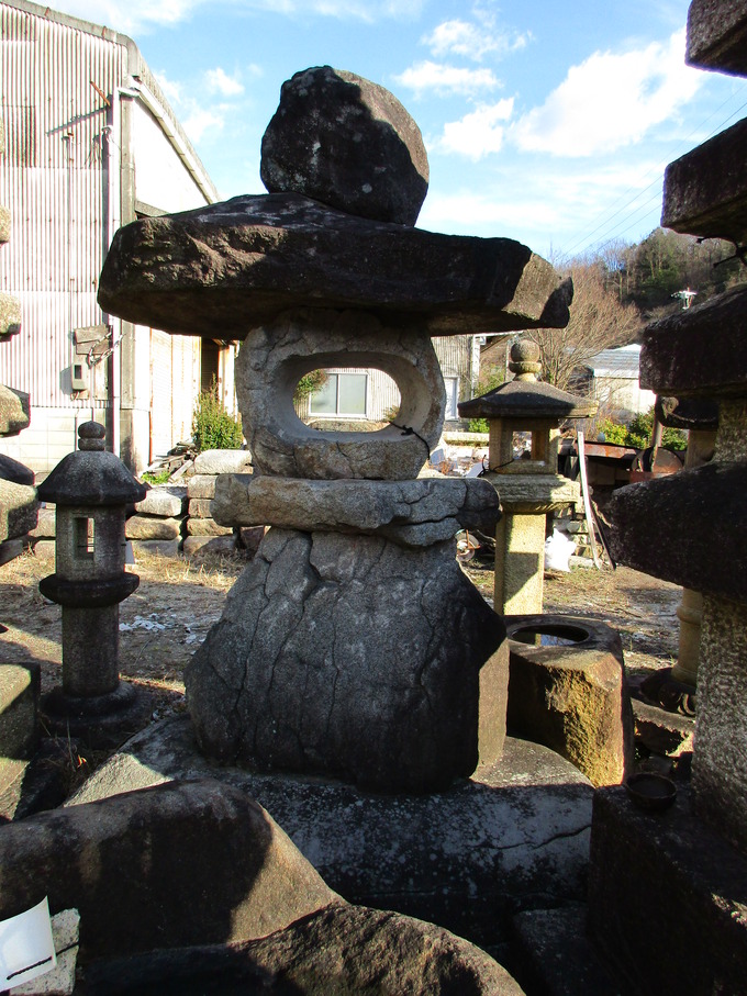 亀甲石野面灯篭8尺