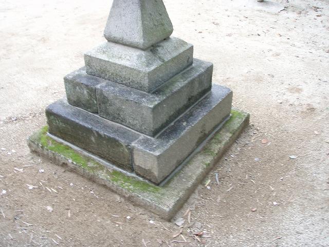 神社石灯篭サイズはどこから測る？｜台石との区別 : 岡崎市 老舗石屋