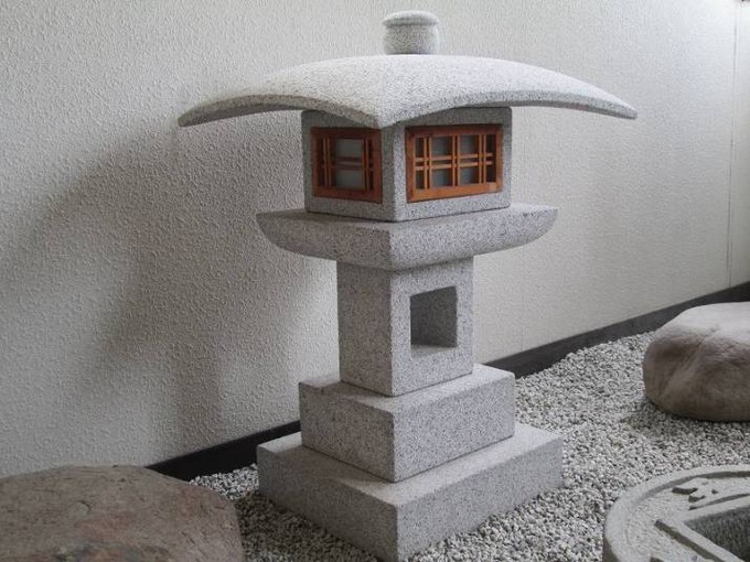 勧修寺灯篭|杉田石材店