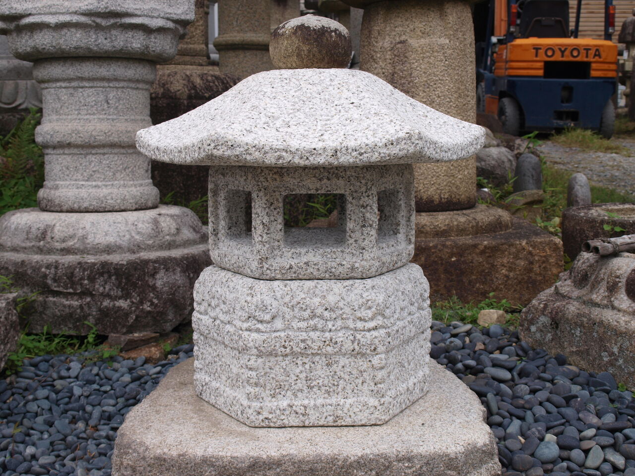石燈籠は宝珠(玉)で変わる|デザイン方法 : 岡崎市 老舗石屋 石燈籠は宝珠(玉)で変わる|デザイン方法 : 岡崎市 老舗石屋