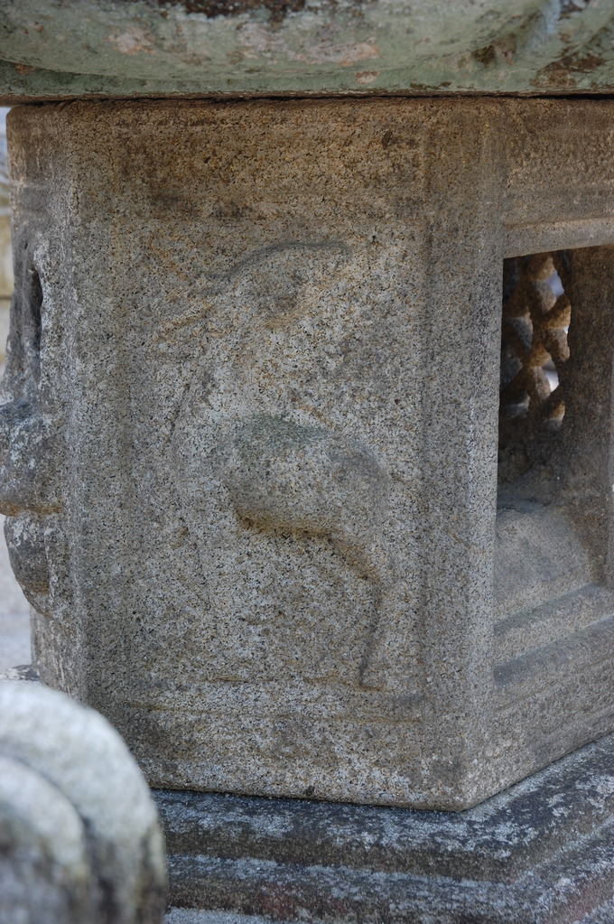 春日灯篭の鹿の彫刻