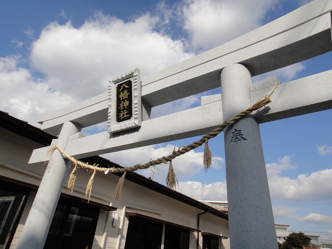石鳥居八幡型額付