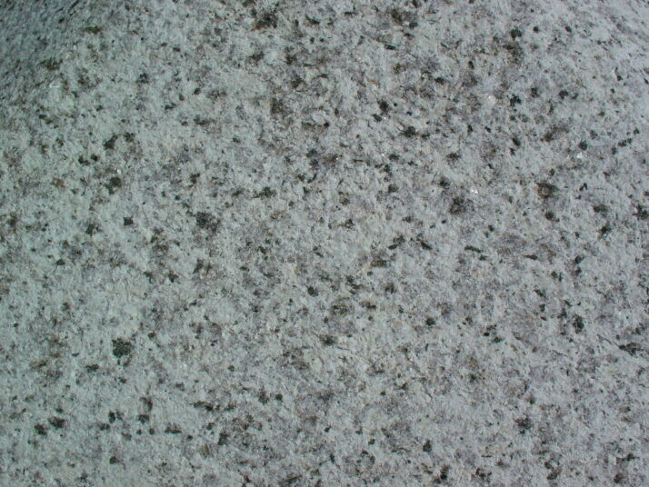 石種による石灯籠の違い～蛭川石～ : 岡崎市 老舗石屋㈱杉田石材店の