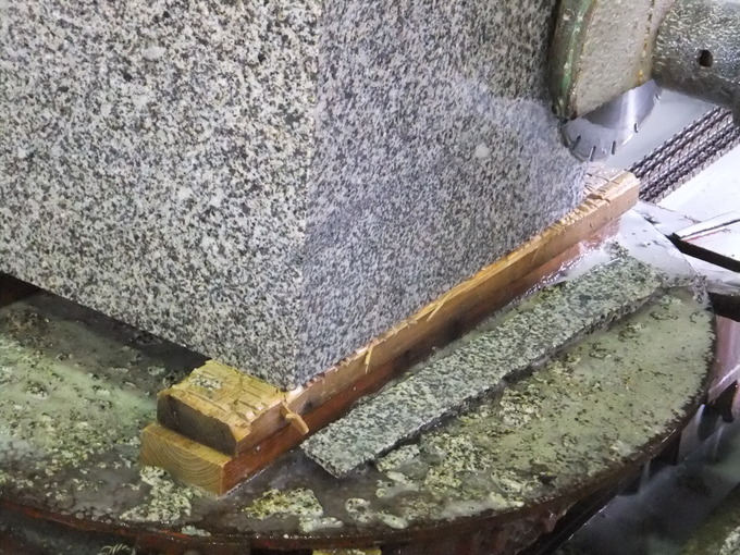 石を切る方法　石材加工
