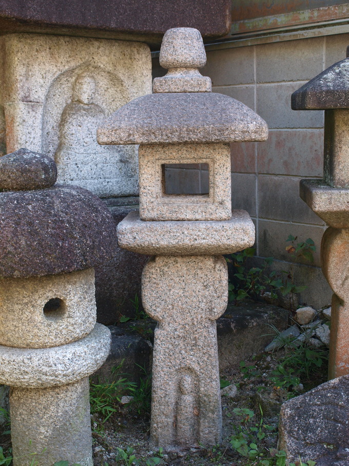 国産織部燈籠展示販売万成石|杉田石材店