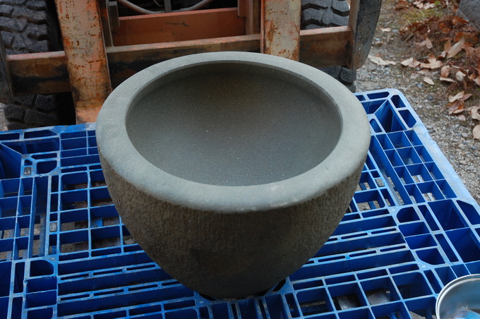 石臼のクリーニングと磨き直し｜新城市玖老勢石（くろぜいし）