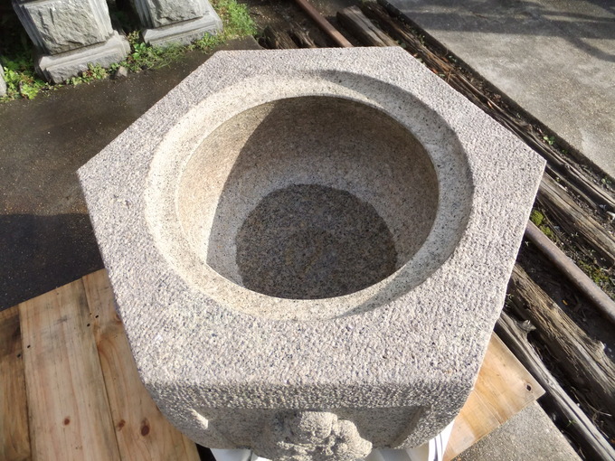 石の水鉢洗浄後