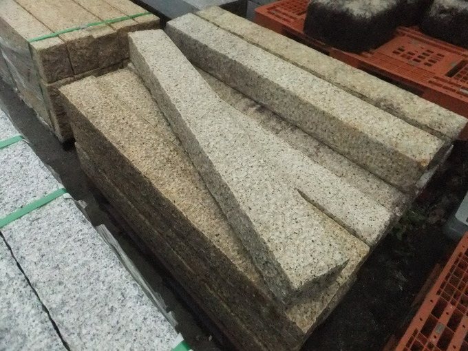 ベトナム産延石(縁石)サビ石