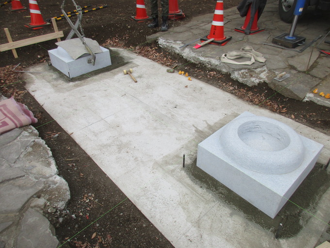 石鳥居基礎工事｜沓石の設置