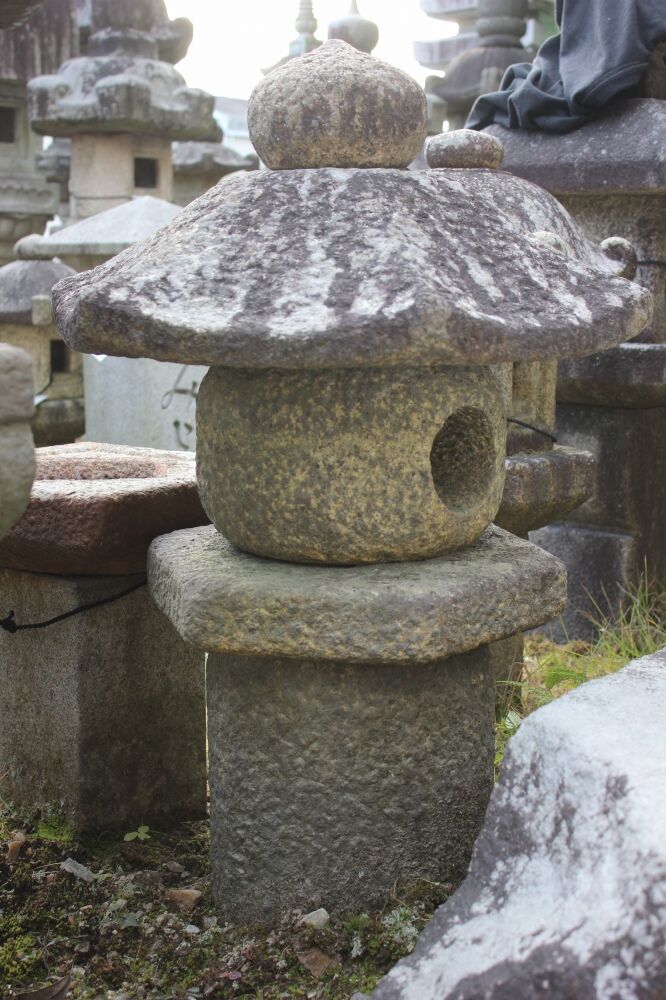 南峰|石灯籠蛭川石ノミ仕上げ