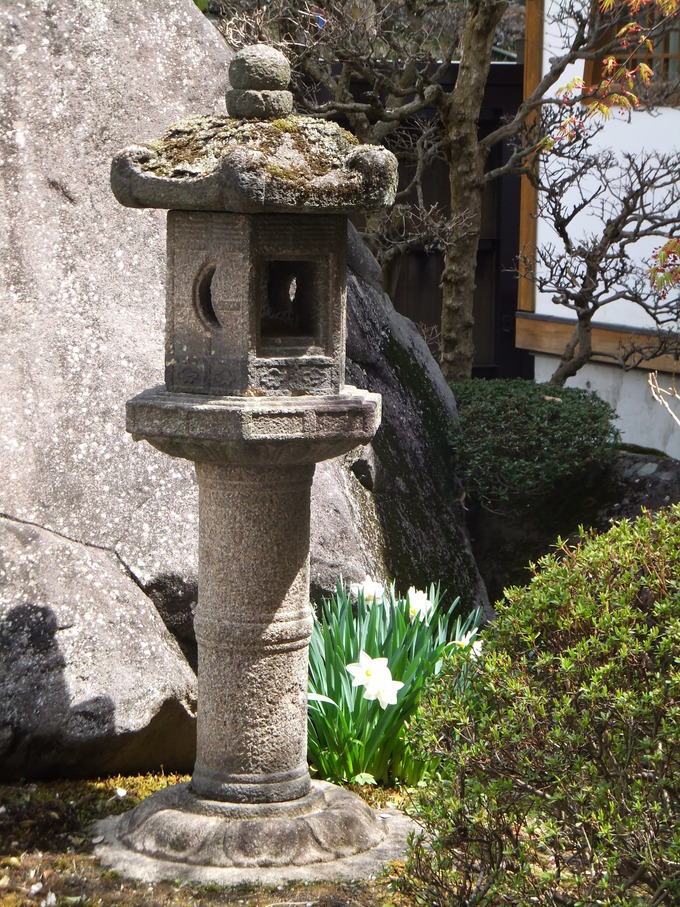 設置事例】年代物古灯篭（白太夫） 長野県寛慶寺様 : 岡崎市 老舗石屋 
