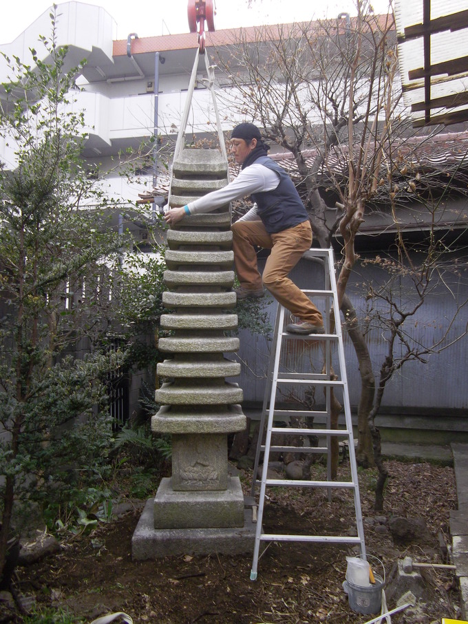 十三重層塔　施工の様子