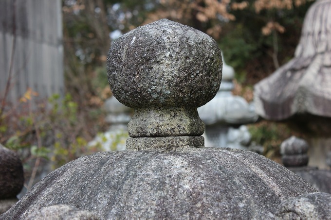 石灯篭の宝珠(丹生川上神社)