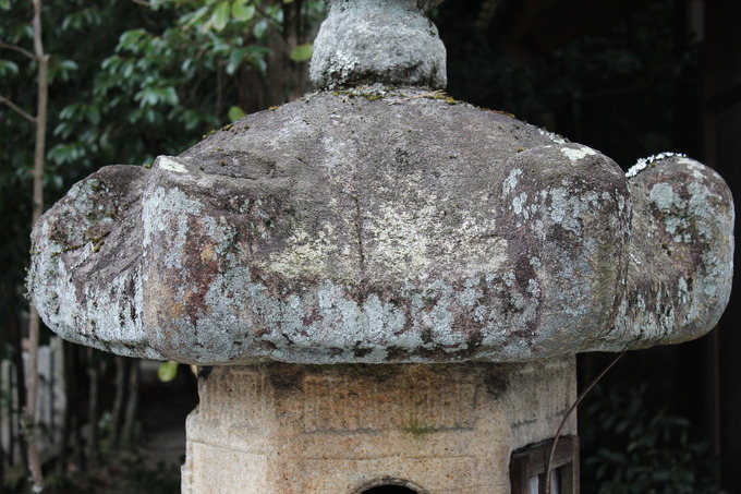 建部大社 鎌倉時代の石灯篭 重要文化財